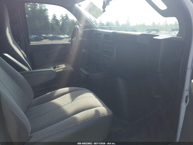 Chevrolet Express 2500 Work Van 2016 1GCWGAFF8G1335423 Image 5