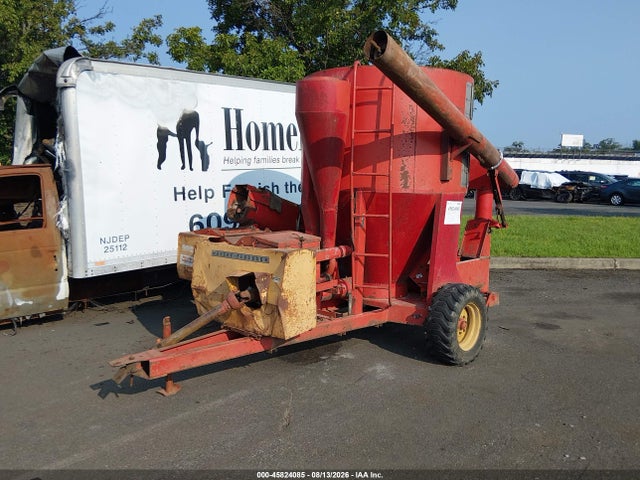 45824085 :رقم المزاد ، 16200005508 vin ، 1975 Massey Ferguson Mf15 Feed Grinder مزاد بيع