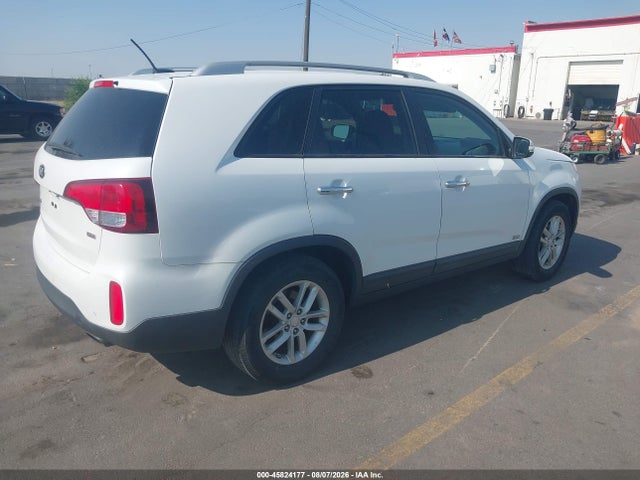 KIA SORENTO LX 2015 5XYKTCA64FG570669 Image 4