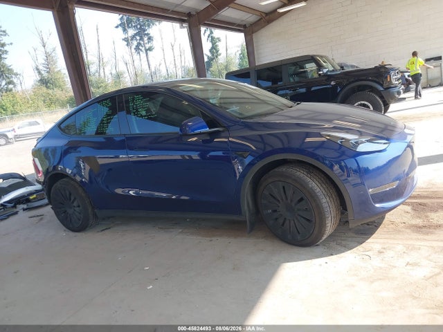 Tesla Model Y Long Range Dual Motor All-wheel Drive 2024 7SAYGDEE5RF007733 Image 13