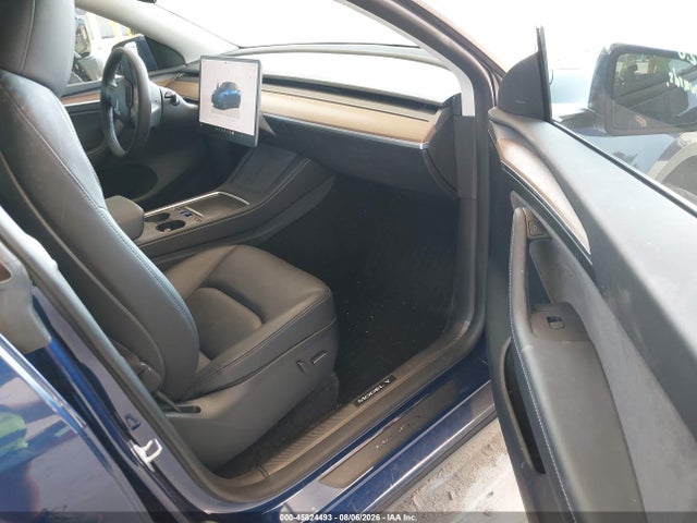 Tesla Model Y Long Range Dual Motor All-wheel Drive 2024 7SAYGDEE5RF007733 Image 5