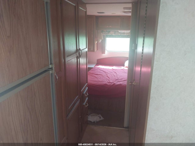 1999 Ford Econoline E450 Super Duty Cutwy  Rv მანქანა იყიდება აუქციონზე, vin: 1FDXE40FXXHA00400, აუქციონის ნომერი: 45824531