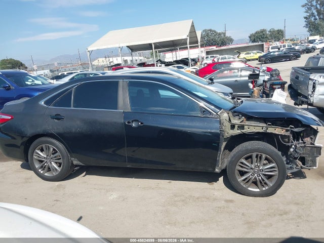 45824599 :رقم المزاد ، 4T1BF1FK1HU747287 vin ، 2017 Toyota Camry Se مزاد بيع
