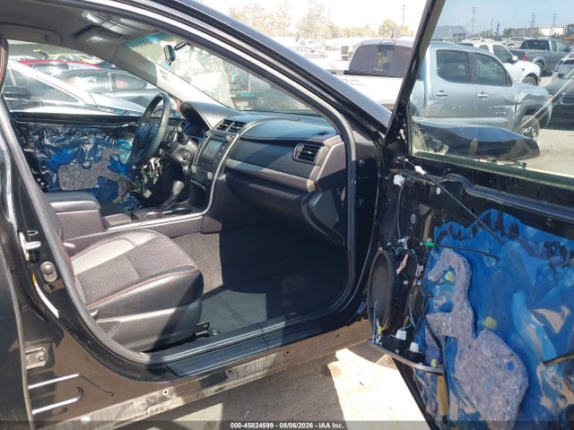 45824599 :رقم المزاد ، 4T1BF1FK1HU747287 vin ، 2017 Toyota Camry Se مزاد بيع