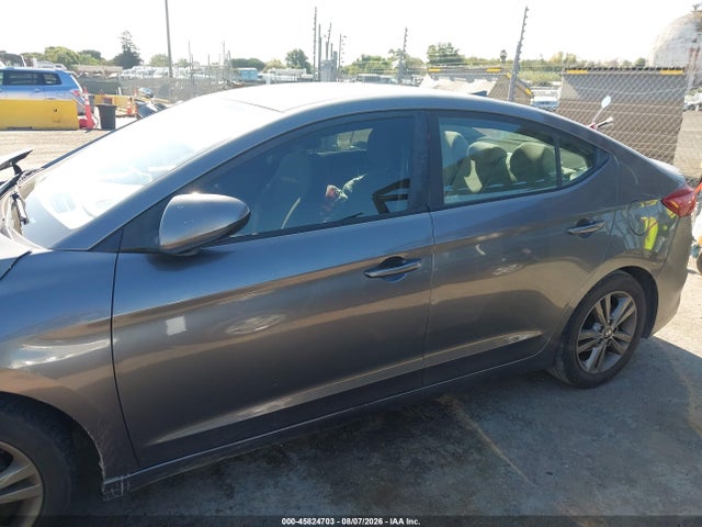 Продажа на аукционе авто 2018 Hyundai Elantra Sel, vin: 5NPD84LF4JH305684, номер лота: 45824703