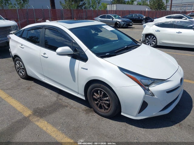 Toyota Prius Three 2016 JTDKARFU7G3020811 Image 1