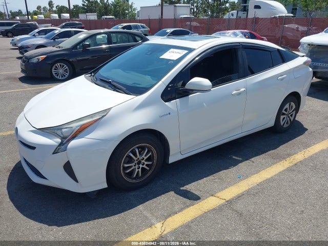 Toyota Prius Three 2016 JTDKARFU7G3020811 Image 2