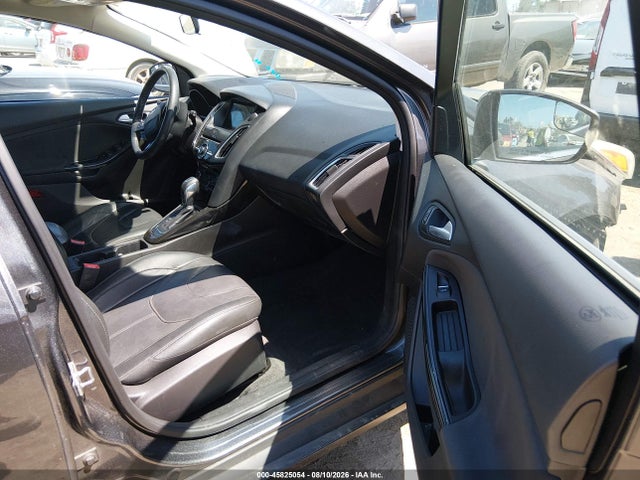 1FADP3N29JL303986 Ford Focus Titanium