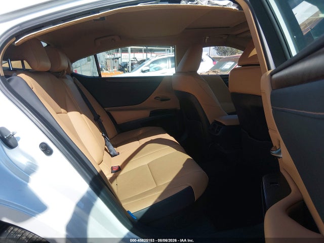58ADA1C15SU074443 Lexus ES 300H