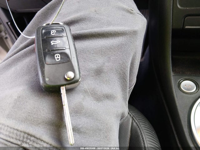 Продаж на аукціоні авто 2013 Volkswagen Beetle 2.5l, vin: 3VWJP7AT7DM621222, номер лоту: 45825309