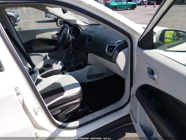 3C4NJCBBXKT614711 Jeep Compass Sun And Wheel Fwd