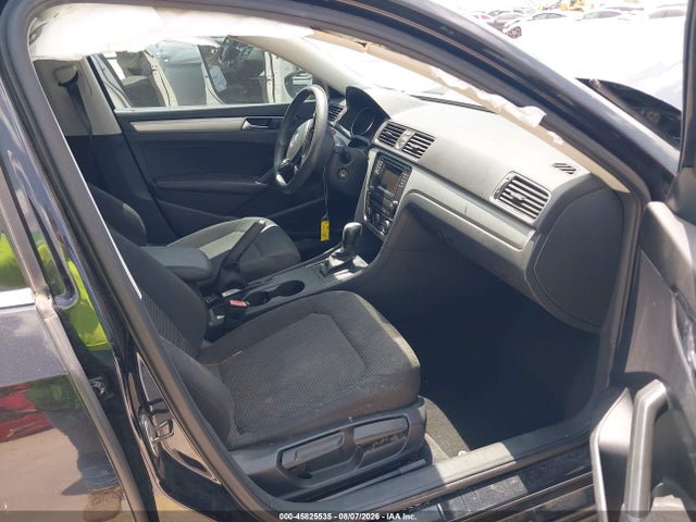 45825535 :رقم المزاد ، 1VWAT7A38HC031727 vin ، 2017 Volkswagen Passat 1.8t S مزاد بيع