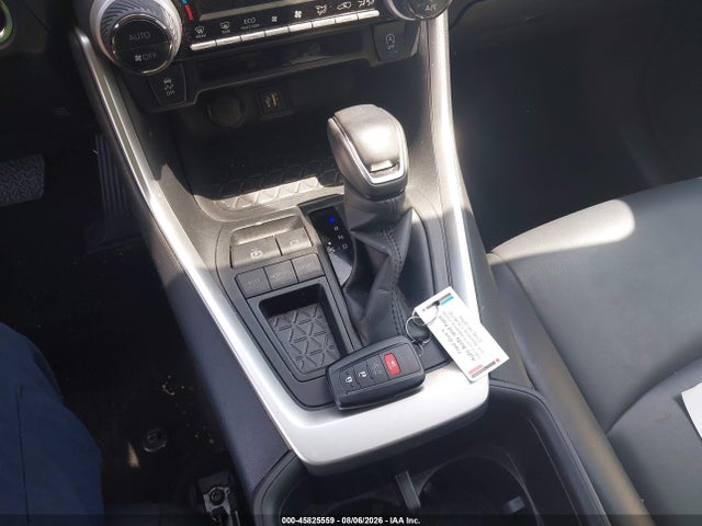 Toyota Rav4 Xle Premium 2024 JTMC1RFV5RJ031043 Image 11