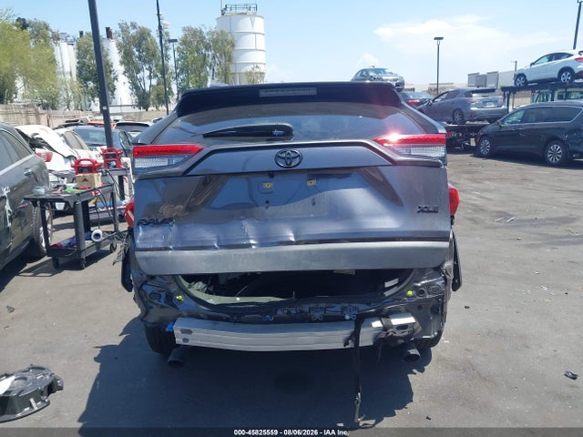 Toyota Rav4 Xle Premium 2024 JTMC1RFV5RJ031043 Image 17