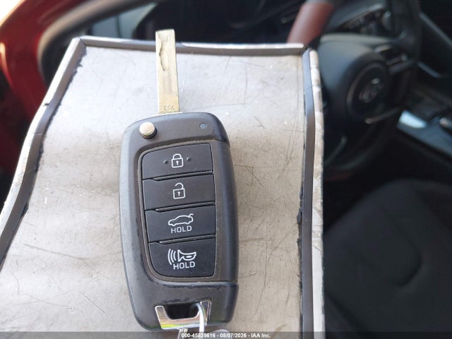 KMHLL4AG3MU198106 Hyundai ELANTRA SE