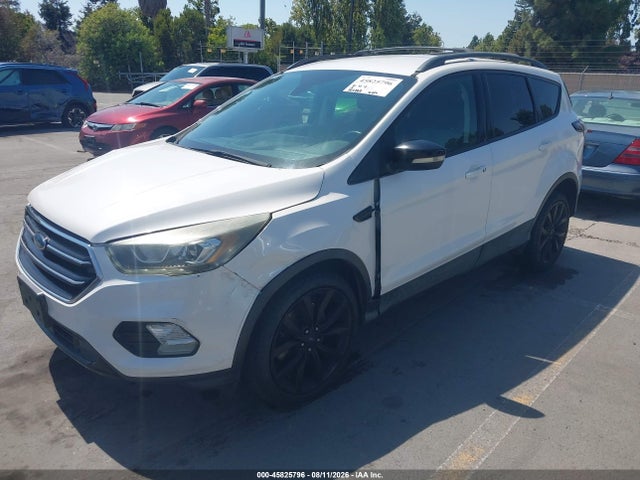 Ford Escape Titanium 2017 1FMCU9J90HUC67755 Image 2