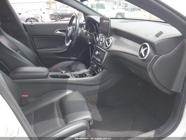 WDDSJ4GB0JN573916 Mercedes-Benz CLA 250 4MATIC