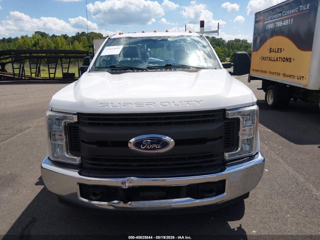 2017 Ford F-350 Chassis Xl მანქანა იყიდება აუქციონზე, vin: 1FDRF3G64HEE28634, აუქციონის ნომერი: 45825844
