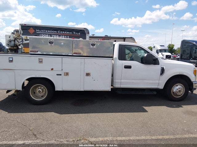 2017 Ford F-350 Chassis Xl მანქანა იყიდება აუქციონზე, vin: 1FDRF3G64HEE28634, აუქციონის ნომერი: 45825844