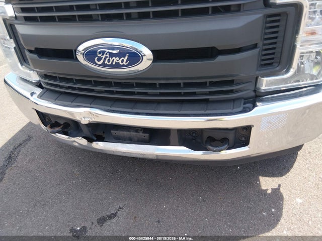 2017 Ford F-350 Chassis Xl მანქანა იყიდება აუქციონზე, vin: 1FDRF3G64HEE28634, აუქციონის ნომერი: 45825844