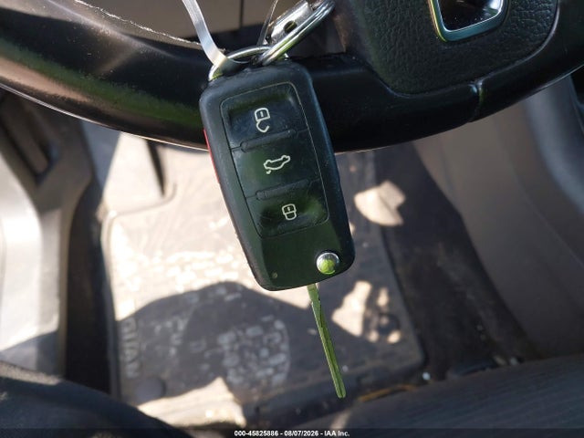 2015 Volkswagen Tiguan S მანქანა იყიდება აუქციონზე, vin: WVGAV7AXXFW576027, აუქციონის ნომერი: 45825886