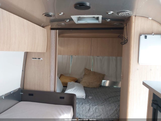 Airstream Flying Cloud 2019 1STC9AD1XKJ548355 Image 5
