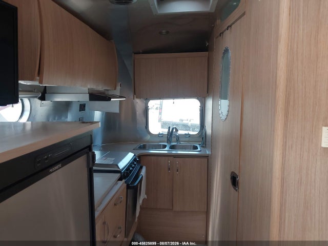 Airstream Flying Cloud 2019 1STC9AD1XKJ548355 Image 8