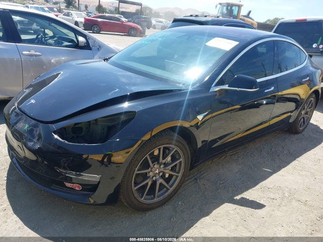 Tesla Model 3 Long Range/mid Range 2018 5YJ3E1EA6JF012565 Image 2