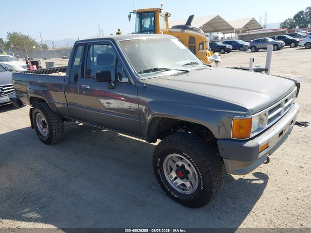45826208 :رقم المزاد ، JT4RN67D6H5072422 vin ، 1987 Toyota Pickup Xtracab Rn67 Dlx مزاد بيع