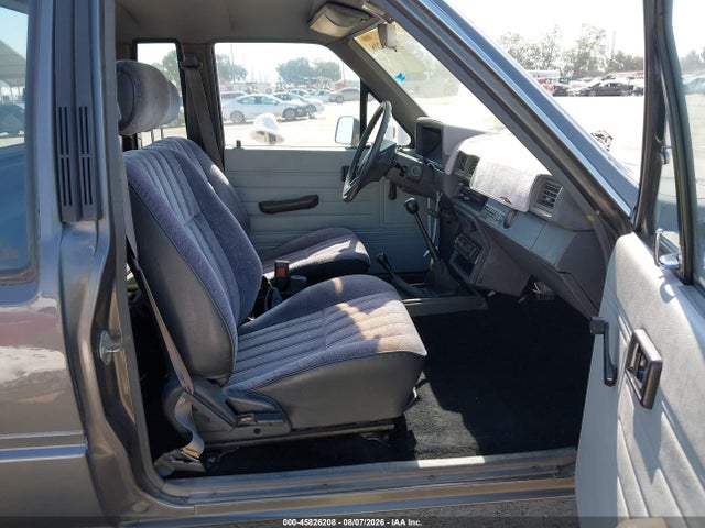 45826208 :رقم المزاد ، JT4RN67D6H5072422 vin ، 1987 Toyota Pickup Xtracab Rn67 Dlx مزاد بيع