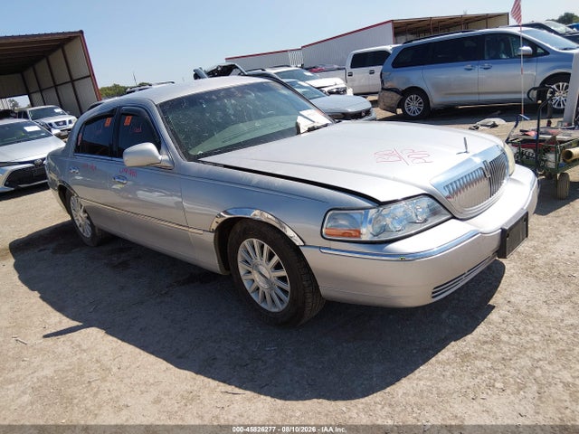 Продажа на аукционе авто 2004 Lincoln Town Car Signature, vin: 1LNHM81W54Y617776, номер лота: 45826277