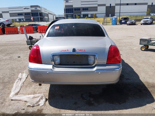 Продажа на аукционе авто 2004 Lincoln Town Car Signature, vin: 1LNHM81W54Y617776, номер лота: 45826277