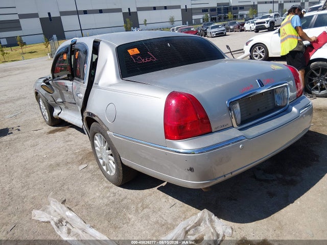Продажа на аукционе авто 2004 Lincoln Town Car Signature, vin: 1LNHM81W54Y617776, номер лота: 45826277
