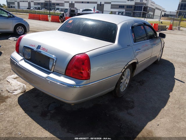 Продажа на аукционе авто 2004 Lincoln Town Car Signature, vin: 1LNHM81W54Y617776, номер лота: 45826277