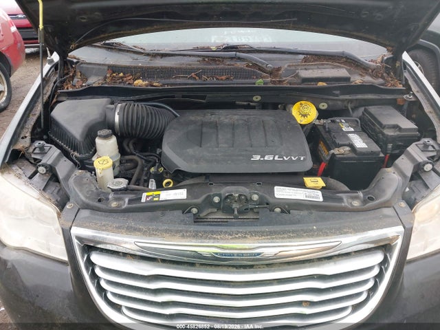 2015 Chrysler Town & Country Touring მანქანა იყიდება აუქციონზე, vin: 2C4RC1BG5FR514309, აუქციონის ნომერი: 45826852