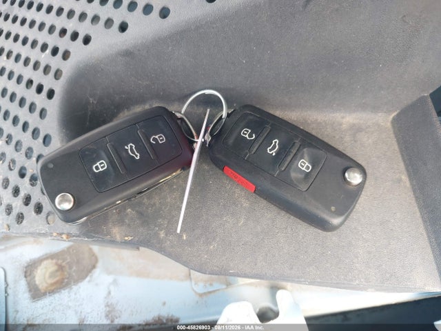 2013 Volkswagen Beetle 2.0l Tdi მანქანა იყიდება აუქციონზე, vin: 3VW5L7AT8DM816257, აუქციონის ნომერი: 45826903