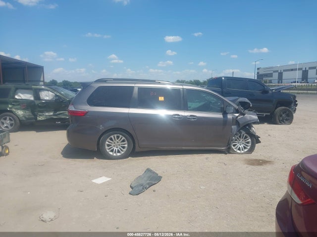 2015 Toyota Sienna Xle 8 Passenger მანქანა იყიდება აუქციონზე, vin: 5TDYK3DC9FS545655, აუქციონის ნომერი: 45827726