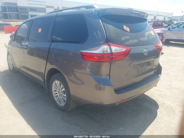 2015 Toyota Sienna Xle 8 Passenger მანქანა იყიდება აუქციონზე, vin: 5TDYK3DC9FS545655, აუქციონის ნომერი: 45827726