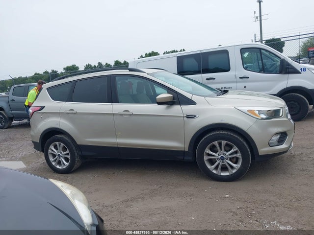 45827993 :رقم المزاد ، 1FMCU0GD5JUB10493 vin ، 2018 Ford Escape Se مزاد بيع