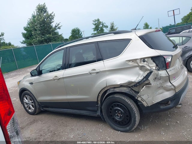 45827993 :رقم المزاد ، 1FMCU0GD5JUB10493 vin ، 2018 Ford Escape Se مزاد بيع