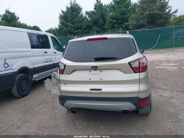 45827993 :رقم المزاد ، 1FMCU0GD5JUB10493 vin ، 2018 Ford Escape Se مزاد بيع