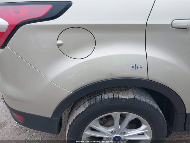 45827993 :رقم المزاد ، 1FMCU0GD5JUB10493 vin ، 2018 Ford Escape Se مزاد بيع