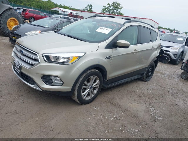 45827993 :رقم المزاد ، 1FMCU0GD5JUB10493 vin ، 2018 Ford Escape Se مزاد بيع