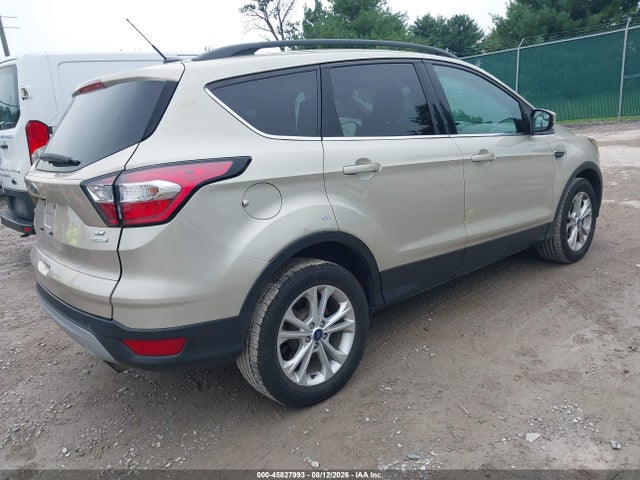 45827993 :رقم المزاد ، 1FMCU0GD5JUB10493 vin ، 2018 Ford Escape Se مزاد بيع
