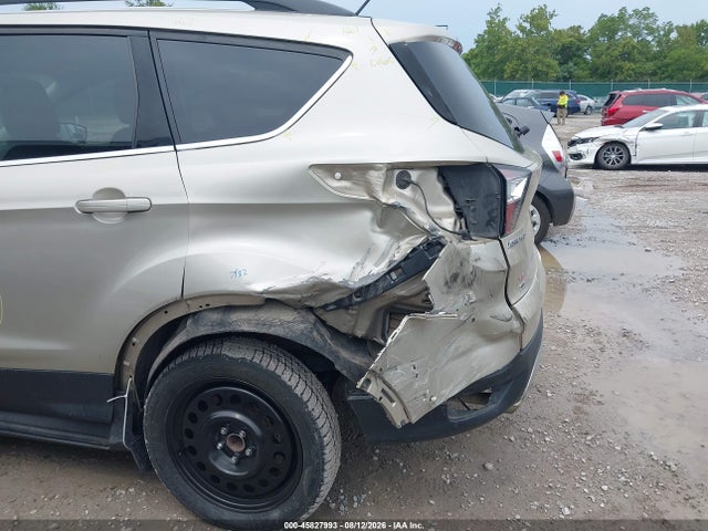 45827993 :رقم المزاد ، 1FMCU0GD5JUB10493 vin ، 2018 Ford Escape Se مزاد بيع