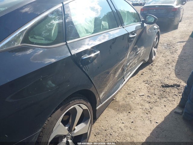 2018 Honda Accord Touring მანქანა იყიდება აუქციონზე, vin: 1HGCV1F99JA053609, აუქციონის ნომერი: 45828025