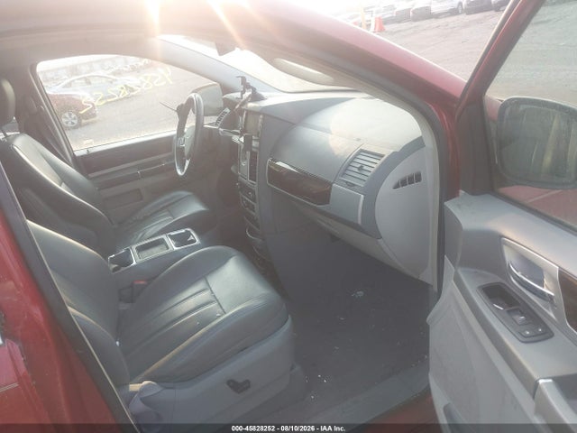 2010 Chrysler Town & Country Touring მანქანა იყიდება აუქციონზე, vin: 2A4RR5D11AR187716, აუქციონის ნომერი: 45828252