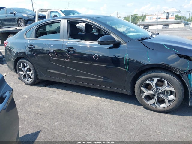 45828499 :رقم المزاد ، 3KPF24AD4ME305608 vin ، 2021 Kia Forte Lxs مزاد بيع
