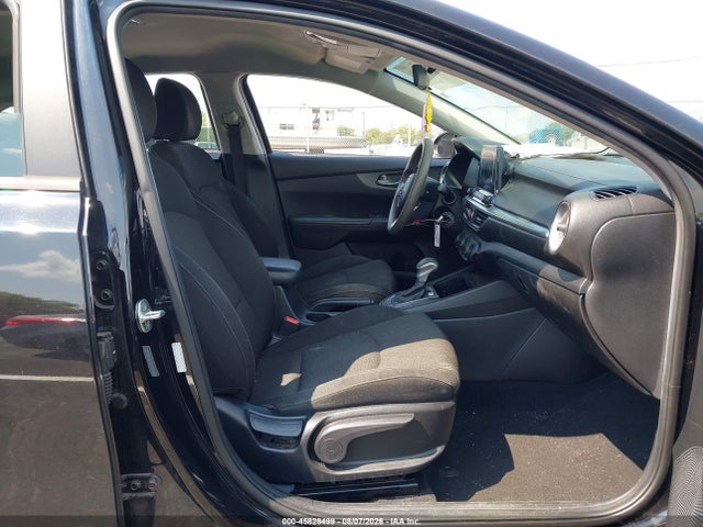 45828499 :رقم المزاد ، 3KPF24AD4ME305608 vin ، 2021 Kia Forte Lxs مزاد بيع