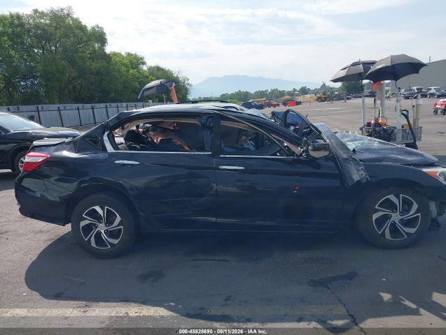 45828690 :رقم المزاد ، 1HGCR2F38HA180643 vin ، 2017 Honda Accord Lx مزاد بيع